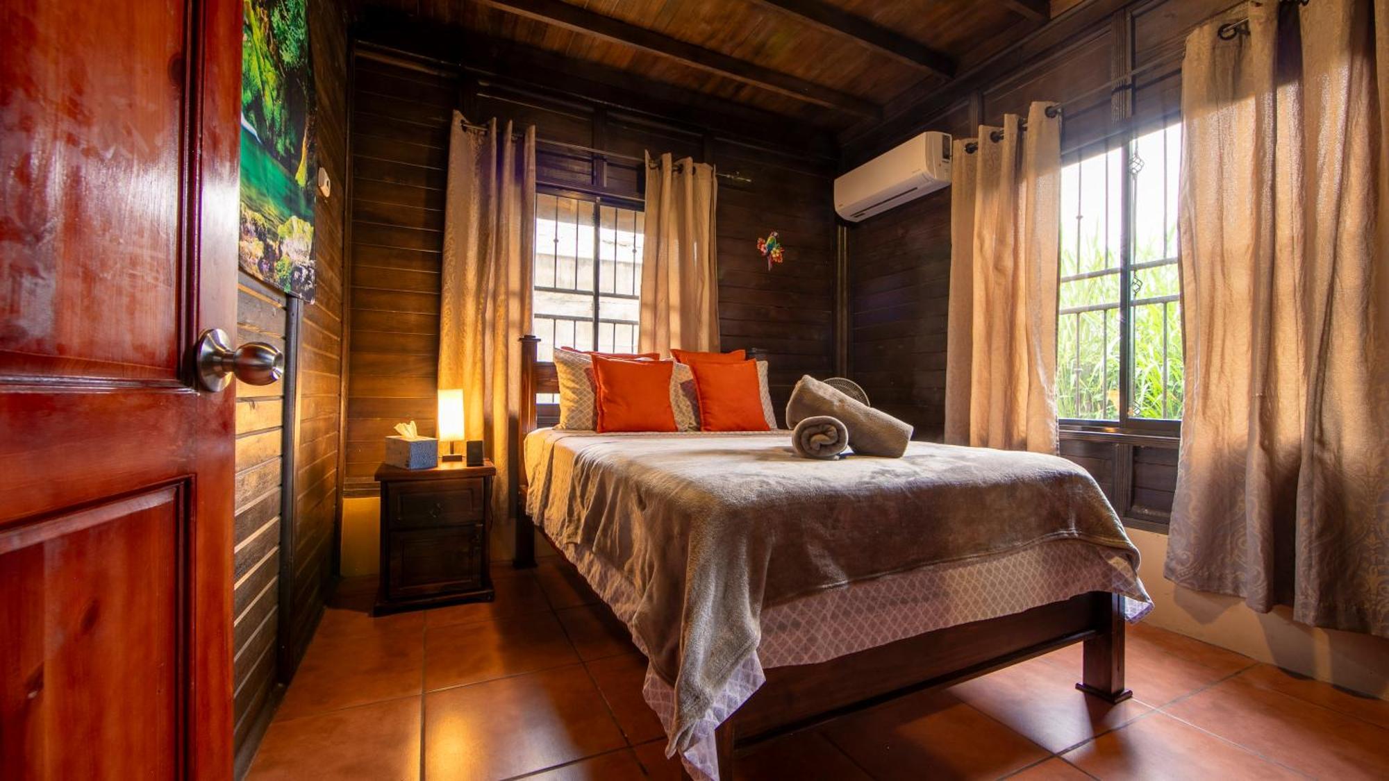 Holiday home The Toucan Nest - Ac, Gated & Pool